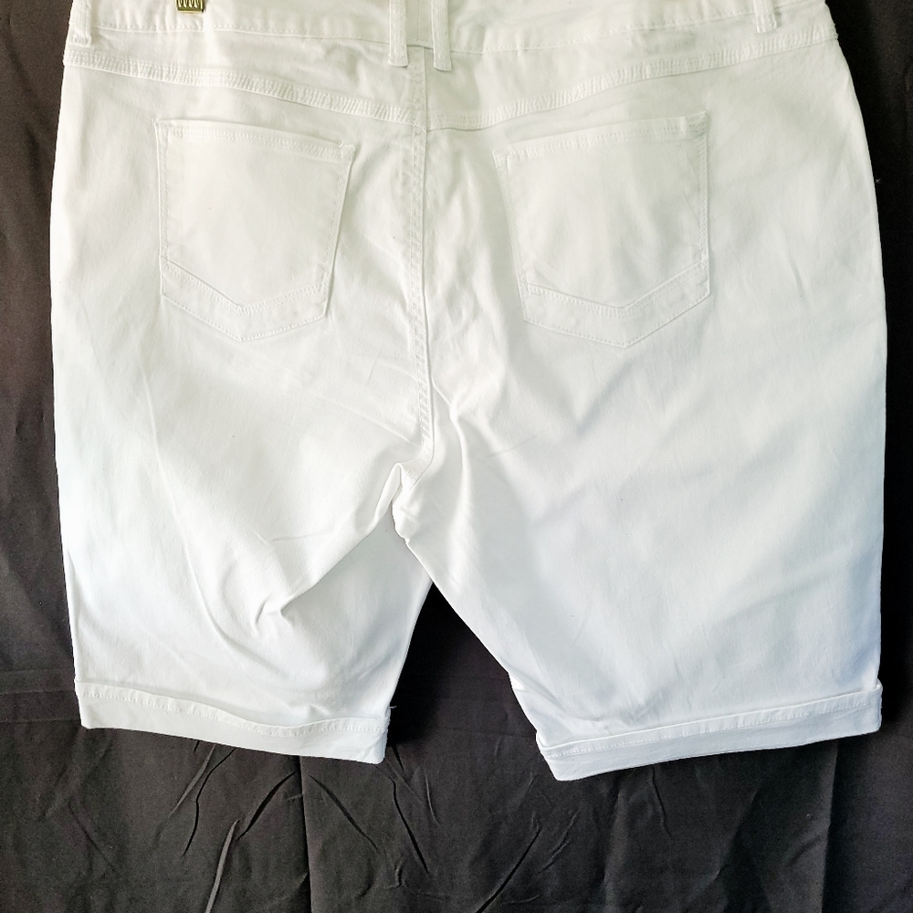 White Short - Picture 2 of 2